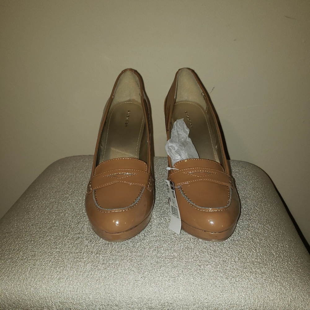 Shoes - Picture 2 of 7
